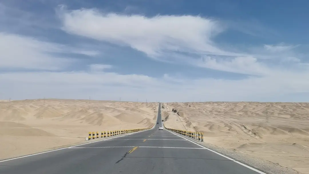 敦煌租車旅游大巴租賃時的的注意事項有哪些呢？