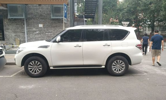 敦煌小團包車旅游：途樂 4.0L 包車價格，敦煌包車自由行